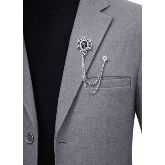 Elegancka broszka do koszuli, marynarki z łańcuszkiem i granatowym kamieniem.